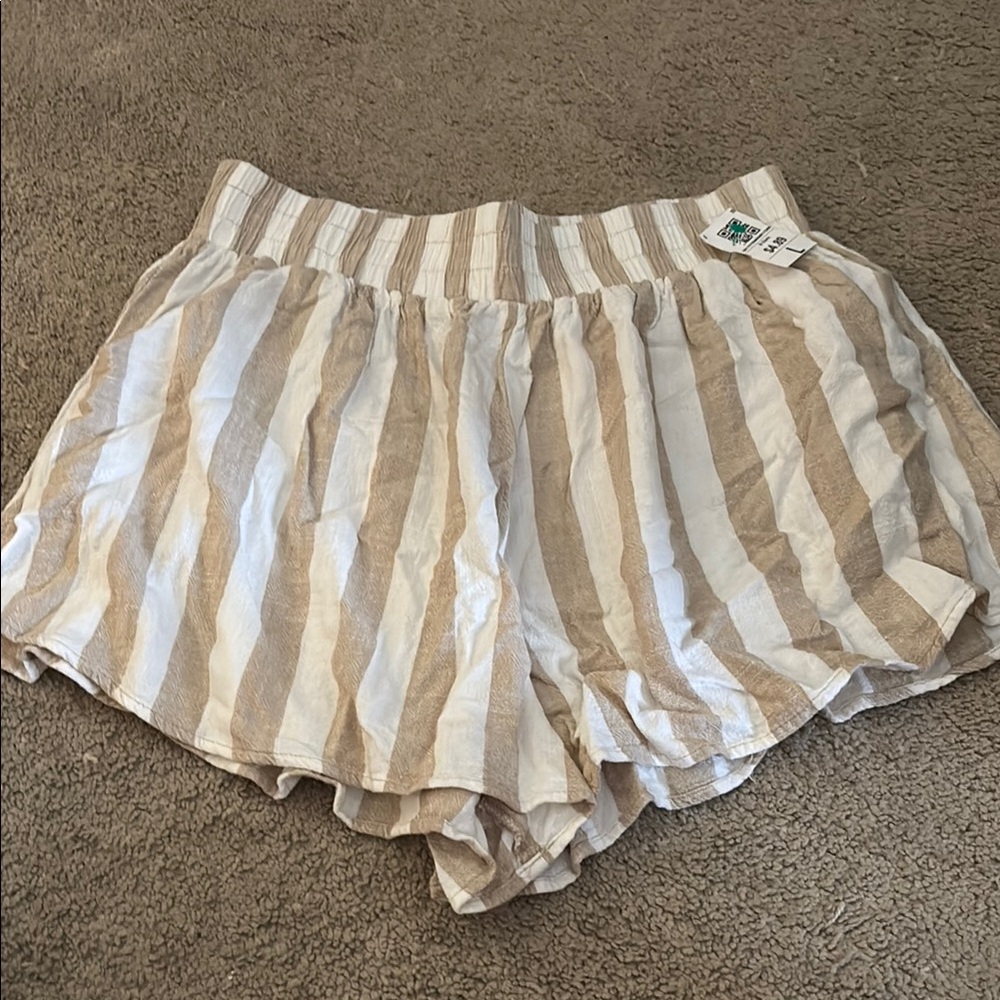 Lioness Tan and White High Waist Shorts 004